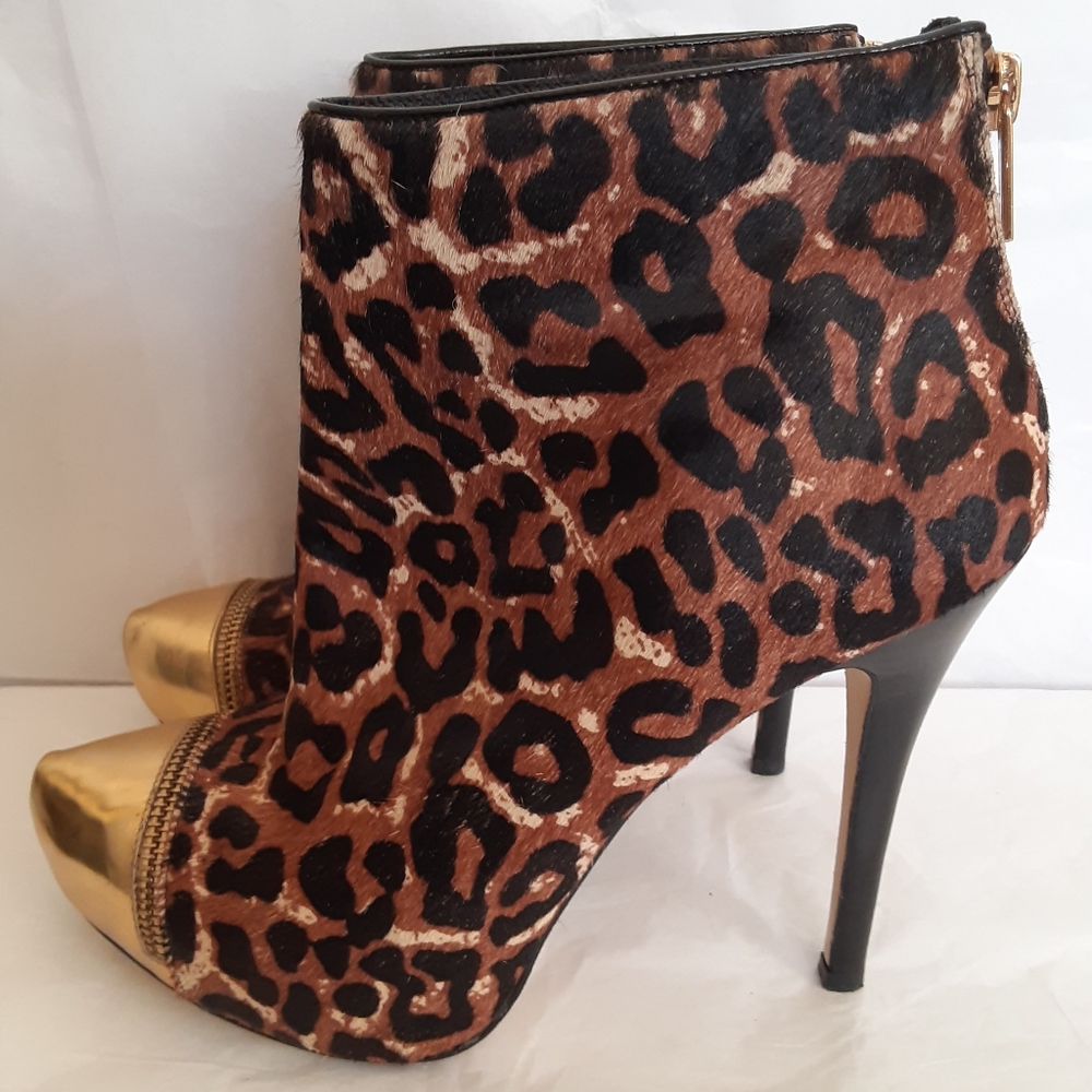 Womens Michael kords Hair Calf booties sz 9.5M